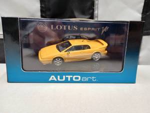 lot 450 image: Autoart Lotus Esprit V8 143rd Scale Die Cast Car