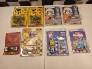 lot 504 image: Assorted 164th Scale Die Cast Cars