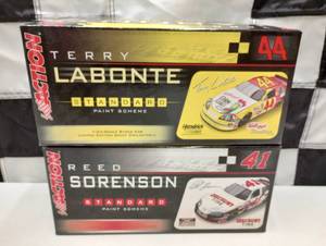 lot 524 image: Action Paint Scheme 124th Scale Die Cast Cars