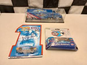 lot 535 image: Assorted Richard Petty AUTOGRAPHED 164th Scale Die Cast Cars