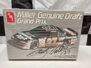 lot 537 image: Ertl AMT Rusty Wallace #27 Miller Genuine Draft Grand Prix AUTOGRAPHED 125th Scale Die Cast Model Kit