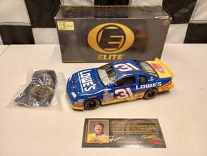 lot 577 image: Action Elite Mike Skinner #31 Lowes 124th Scale Die Cast Car