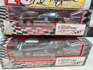lot 609 image: Assorted 124th Scale Die Cast Cars