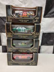 lot 610 image: Racing Champions 143rd Scale Die Cast Cars