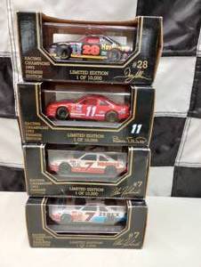 lot 611 image: Racing Champions 143rd Scale Die Cast Cars