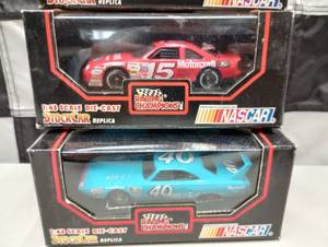lot 613 image: Racing Champions 143rd Scale Die Cast Cars