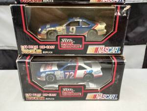 lot 614 image: Racing Champions 143rd Scale Die Cast Cars