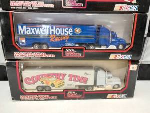 lot 621 image: Racing Champions Transporters 164th Scale Die Cast