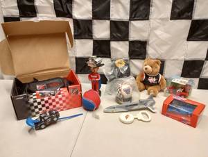 lot 662 image: Assorted Nascar Toys