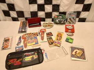 lot 675 image: Assorted Nascar Collectibles