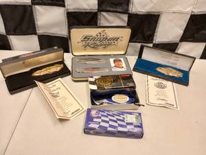 lot 680 image: Nascar Collectible Knives