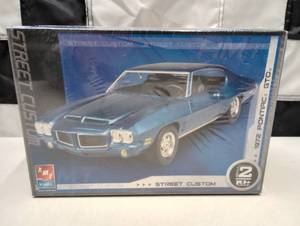 lot 785 image: AMT Ertl 1972 Pontiac GTO Model Kit