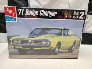 lot 786 image: AMT Ertl 1971 Dodge Charger 125th Scale Model Kit
