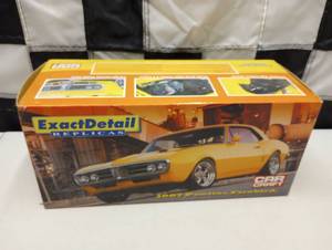 lot 807 image: Exact Details 1967 Pontiac Firebird 118th Scale Die Cast Car