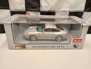 lot 809 image: Sun Star Porsche 911 118th Scale Die Cast Car