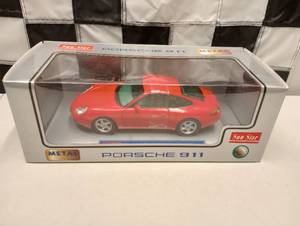 lot 810 image: Sun Star Porsche 911 118th Scale Die Cast Car