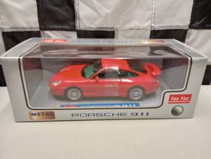 lot 811 image: Sun Star Porsche 911 118th Scale Die Cast Car