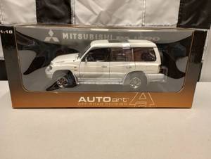 lot 828 image: Autoart Off Road Division Mitsubishi Pajero 118th Scale Die Cast Car