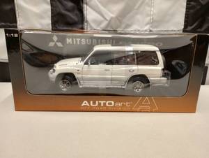 lot 829 image: Autoart Off Road Division Mitsubishi Pajero 118th Scale Die Cast Car