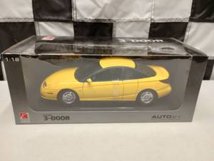 lot 830 image: Autoart Contemporary 3-Door Saturn 118th Scale Die Cast Car
