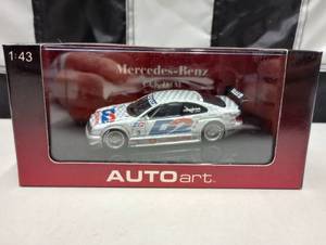 lot 833 image: Autoart Mercedes Benz CLK DTM 143rd Scale Die Cast Car