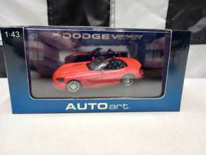 lot 838 image: Autoart Dodge Viper SRT-10 143rd Scale Die Cast Car