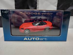 lot 839 image: Autoart Dodge Viper SRT-10 143rd Scale Die Cast Car