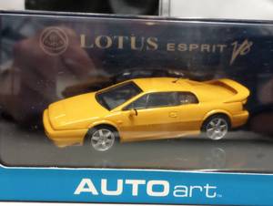 lot 841 image: Autoart Lotus Esprit V8 143rd Scale Die Cast Car