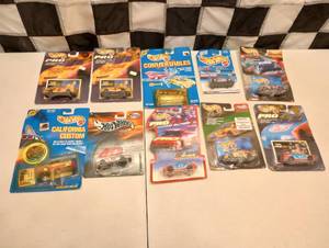 lot 853 image: Hot Wheels 164th Scale Die Cast Cars