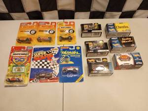 lot 854 image: Hot Wheels & Matchbox 164th Scale Die Cast Cars