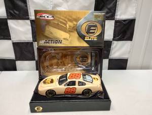 lot 871 image: Action Elite Dale Jarrett #88 UPS  Test Car 124th Scale Die Cast Car