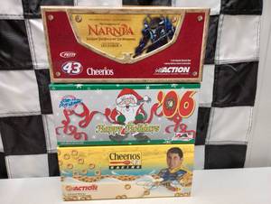 lot 878 image: Action 124th Scale Die Cast Cars.