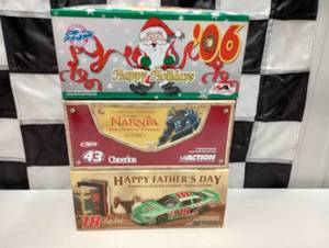 lot 884 image: Action 124th Scale Die Cast Cars