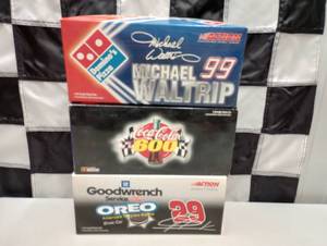 lot 887 image: Action 124th Scale Die Cast Cars