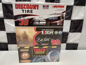lot 895 image: Action 124th Scale Die Cast Cars