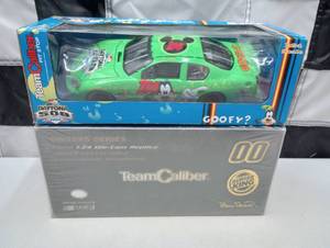 lot 919 image: Team Caliber 124th Scale Die Cast Cars