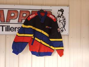 lot 955 image: Jeff Hamelton Racing Collection Large Nascar Insulated Jacket