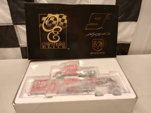 lot 982 image: Owners Elite Kasey Kahne #9 Dodge Dealers Transporter Bank 164th Scale Die Cast.