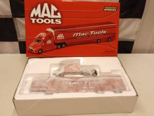 lot 985 image: Mac Tools Liquid Color Transporter 164th Scale Die Cast