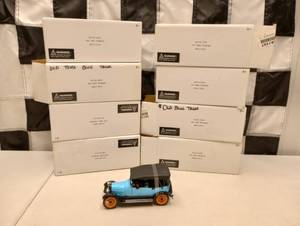 lot 1026 image: (8) 143 Scale 1917 Reo Touring