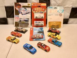 lot 1031 image: (12) Assorted Nascar 164 scale cars