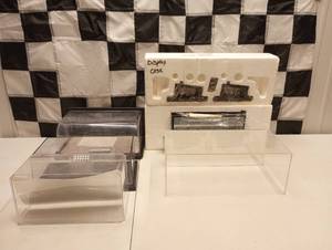 lot 1042 image: (4) Display Cases