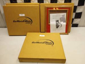 lot 1043 image: (4) New Picture Frame Displays