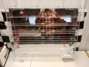lot 1046 image: Large Mirror Backed Display Case