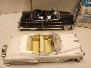 lot 1050 image: (5) Assorted Die Cast Cars