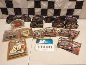 lot 1061 image: Trailer Hitch Covers & Auto Emblem