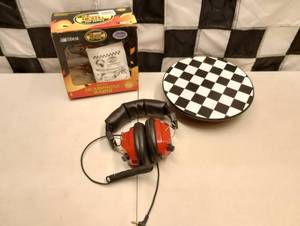 lot 1087 image: Raido Headset & Rotating Car Display