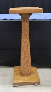 lot 9 image: OAK PLANT STAND
