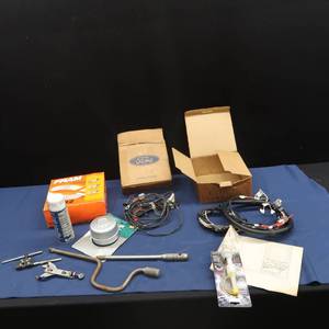 lot 20 image: BOX OF MISCELLANEOUS CAR PARTS