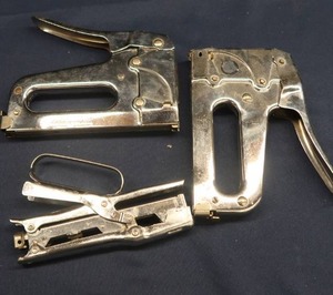 lot 21 image: STAPLE GUNS SET OF 3NICE LOT